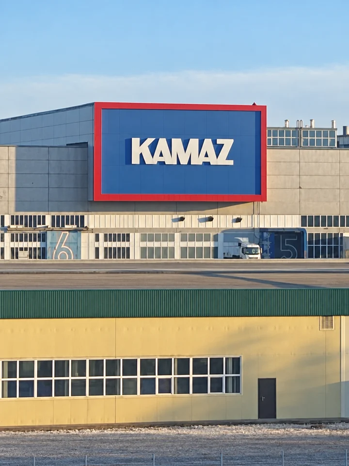 Фасадная вывеска КАМАЗ