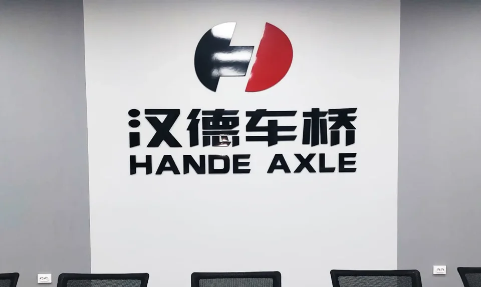 Интерьерный логотип HANDE AXLE