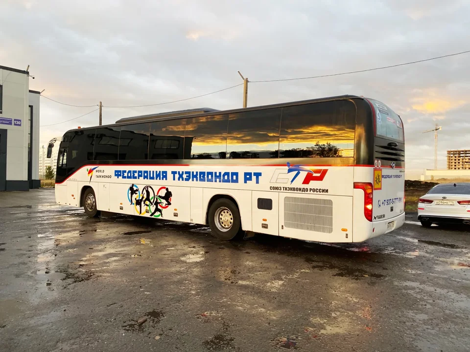 Графика на задней части автобуса